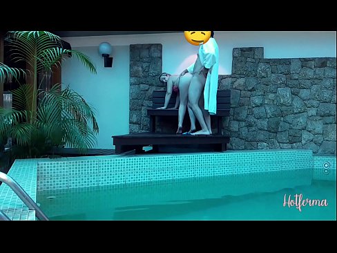 ❤️ Bulla ancillam ad piscinam invitat, sed fervido resistere non potuit Just porn  at la.liporno.ru